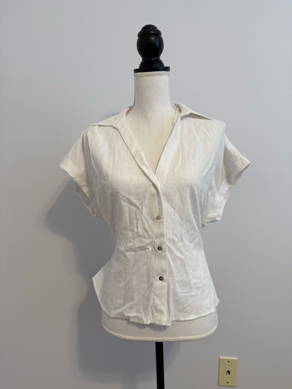 Zara White Short-Sleeve Button Down Shirt